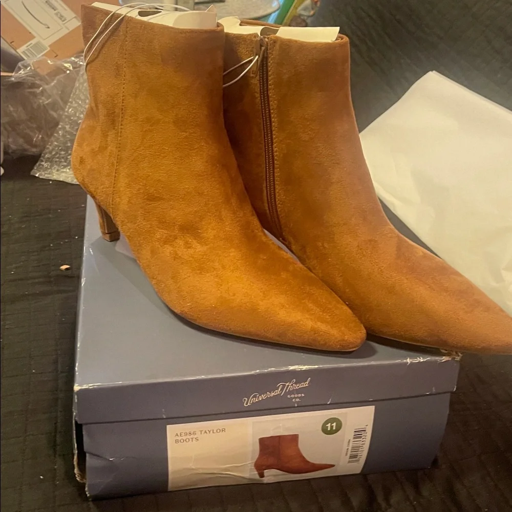 Universal threads ultrasuede cognac kitten heel boots new in box 11 m